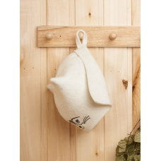 Шапка банная с вышивкой  Енот фетр белый