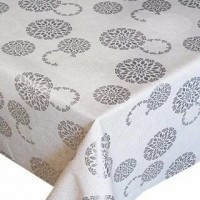 Клеенка столовая на нетканой основе 1,35*20м.п 